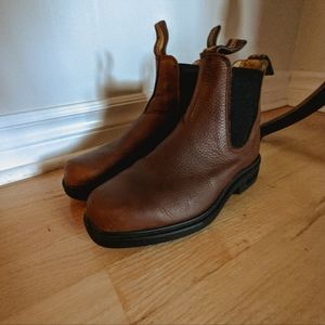 Chiseled toe Blundstones